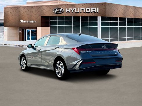 New 2025 Hyundai Elantra SEL image 5