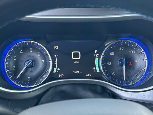 Used 2021 Chrysler Pacifica Touring-L image 23