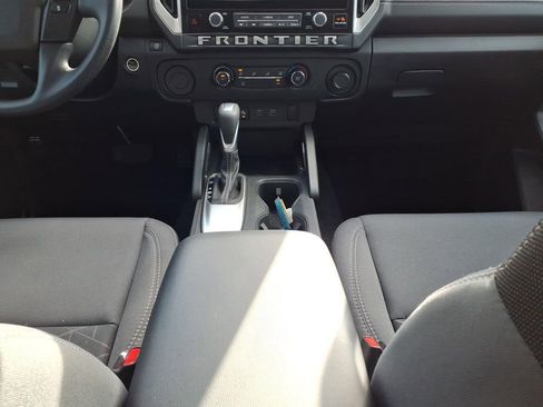 Used 2025 Nissan Frontier SV RWD image 11