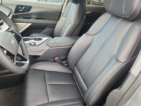 New 2026 Cadillac Optiq Luxury 2 image 8