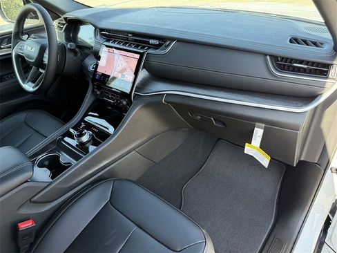 New 2025 Jeep Grand Cherokee Limited image 41