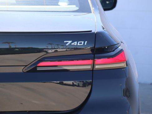 New 2026 BMW 740i w/ Premium Package image 5