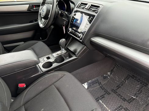 Used 2019 Subaru Outback 2.5i Premium image 16
