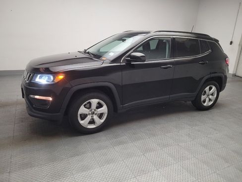 Used 2018 Jeep Compass Latitude w/ Popular Equipment Group FWD image 2