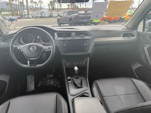 Used 2021 Volkswagen Tiguan SE FWD image 39