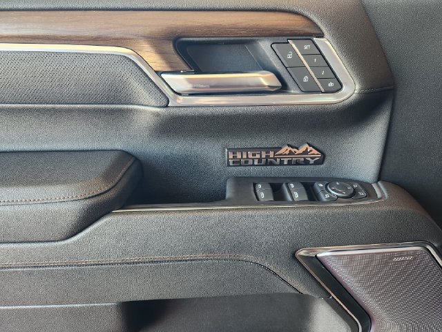 Used 2025 Chevrolet Silverado 1500 High Country w/ High Country Premium Package AWD/4WD image 24