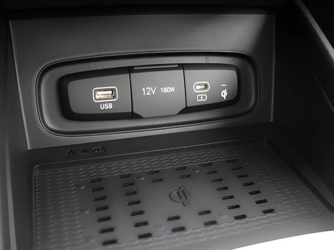 New 2025 Hyundai Venue Limited FWD image 29