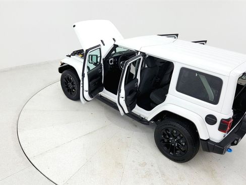 Used 2024 Jeep Wrangler Unlimited Sahara w/ Technology Group AWD/4WD image 22