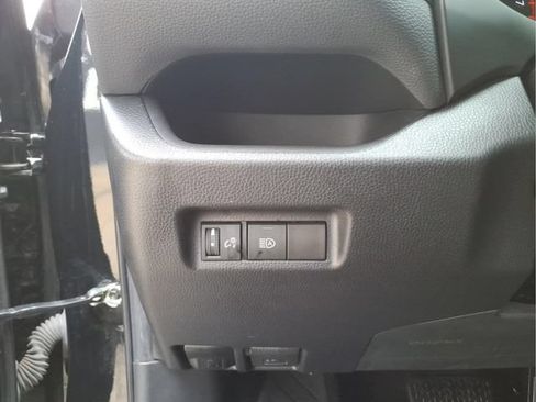 Used 2022 Toyota RAV4 LE AWD/4WD image 14