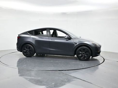 Used 2025 Tesla Model Y Long Range AWD/4WD image 3