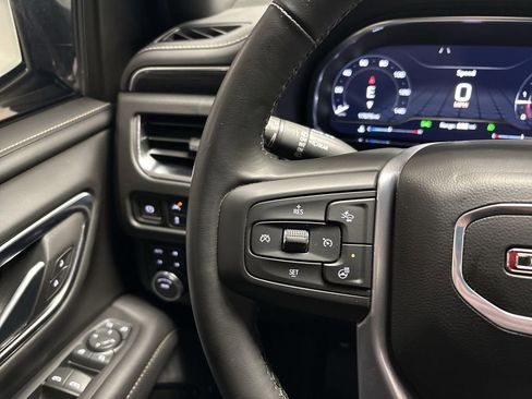 Used 2024 GMC Yukon SLT w/ SLT Luxury Package image 57