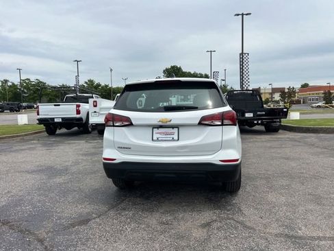 Used 2024 Chevrolet Equinox LS w/ Driver Confidence II Package FWD image 4