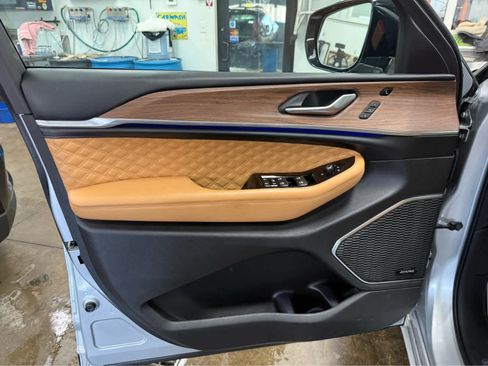 Used 2021 Jeep Grand Cherokee L Summit w/ Luxury Tech Group V image 21