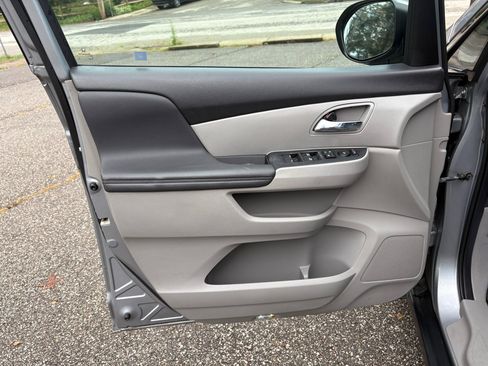 Used 2017 Honda Odyssey EX image 13
