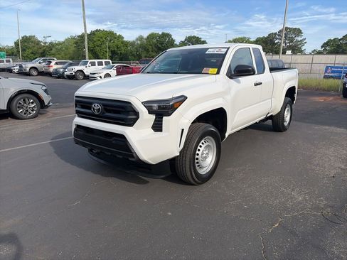 Used 2024 Toyota Tacoma SR image 3