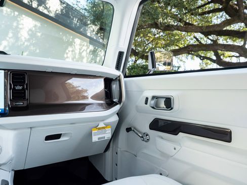 Used 2024 Ford Bronco Black Diamond image 30