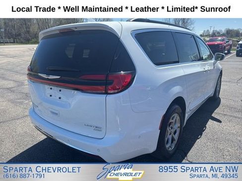 Used 2022 Chrysler Pacifica Limited image 3
