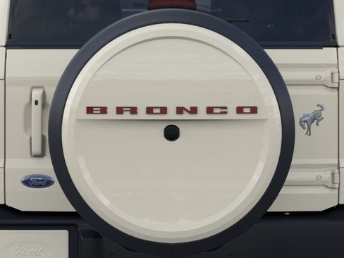 New 2026 Ford Bronco Outer Banks w/ Sasquatch Package AWD/4WD image 24