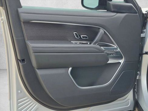 Used 2025 Land Rover Range Rover SE AWD/4WD image 8