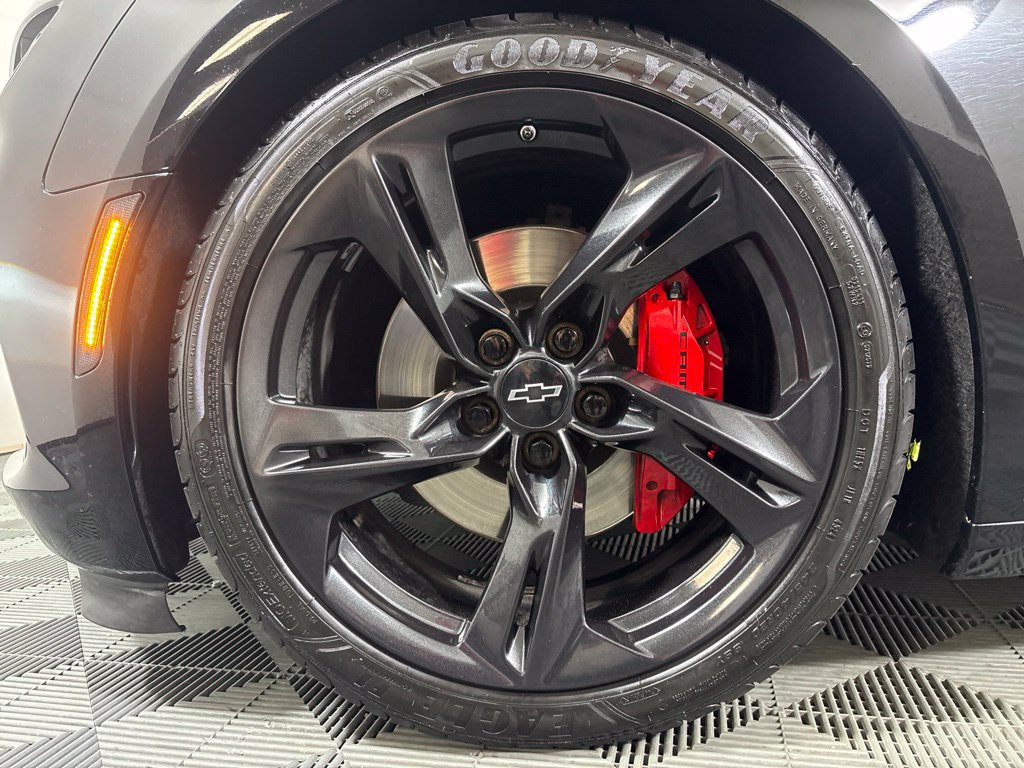 Used 2020 Chevrolet Camaro SS RWD image 8
