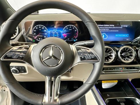 New 2025 Mercedes-Benz GLA 250 image 11