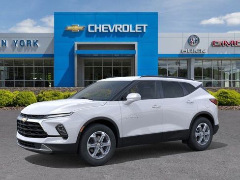 New 2025 Chevrolet Blazer LT w/ Convenience Package image 2