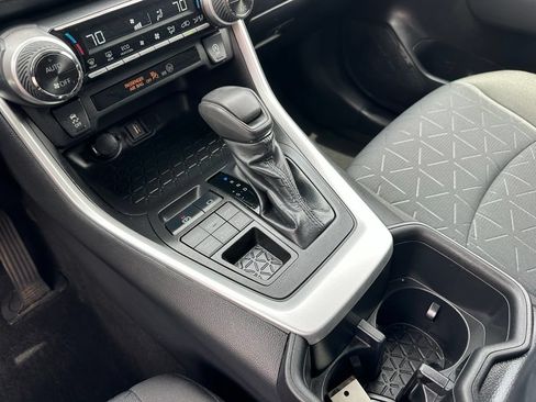 Used 2022 Toyota RAV4 XLE AWD/4WD image 31