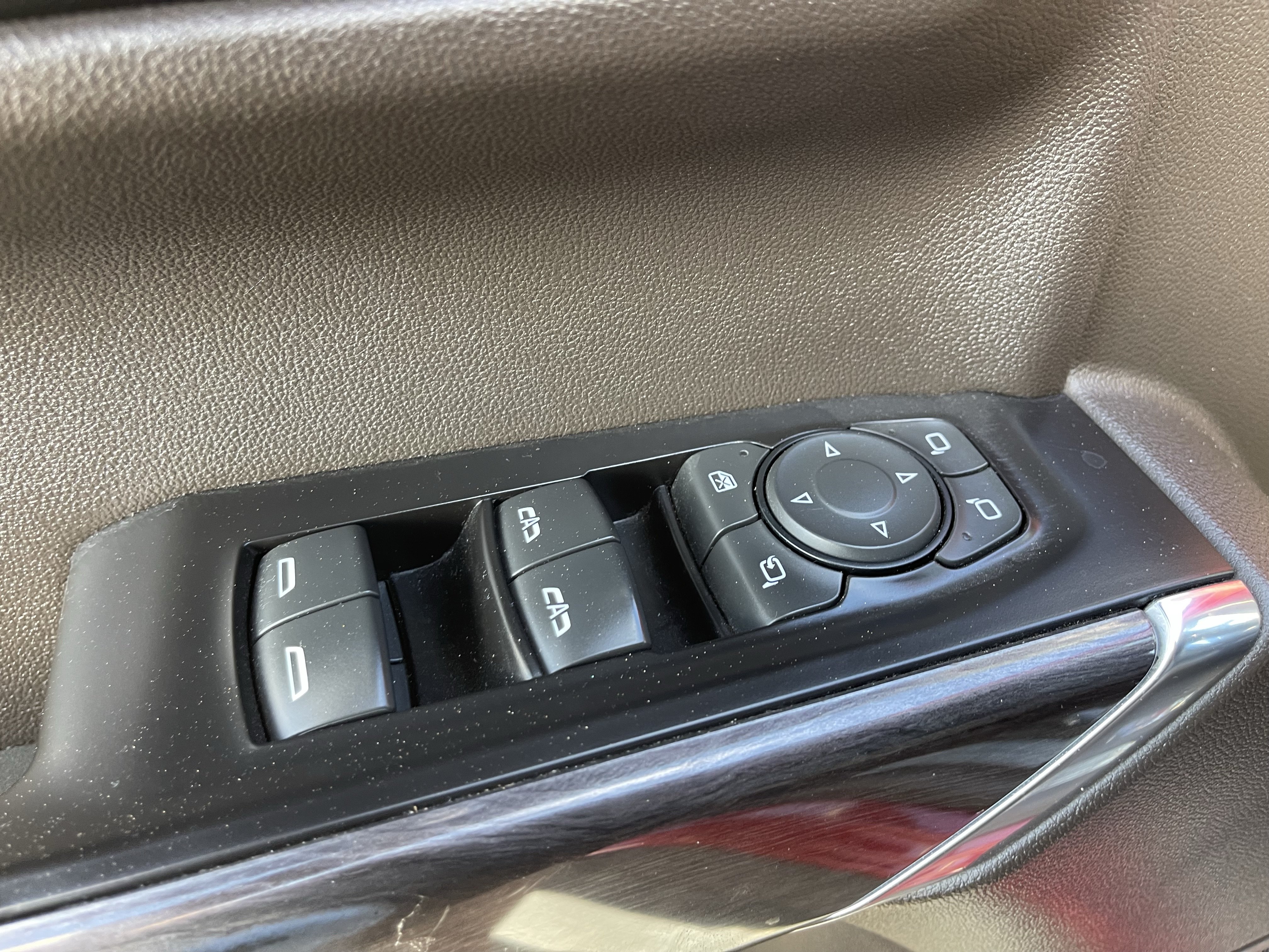 Used 2020 Chevrolet Silverado 1500 LTZ AWD/4WD image 20