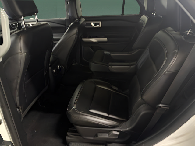 Used 2021 Ford Explorer XLT w/ Equipment Group 202A AWD/4WD image 13