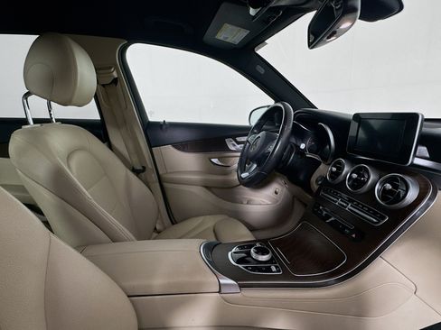 Used 2018 Mercedes-Benz GLC 300 w/ Premium Package image 26