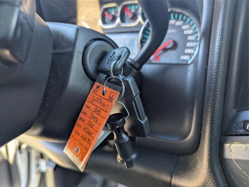 Used 2015 Chevrolet Silverado 1500 LT w/ LT Convenience Package image 16