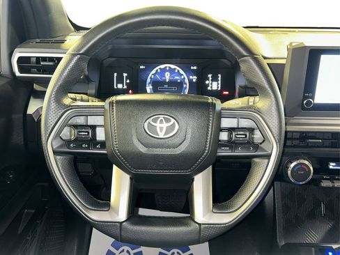Used 2025 Toyota 4Runner SR5 AWD/4WD image 28
