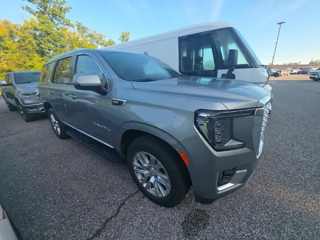 Used 2023 GMC Yukon Denali AWD/4WD image 3