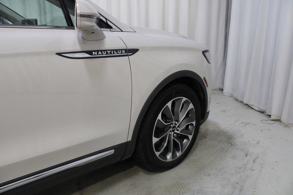 Used 2023 Lincoln Nautilus Reserve w/ Equipment Group 201A AWD/4WD image 29