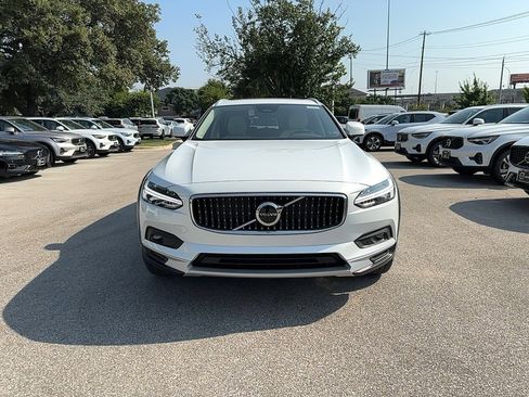 New 2025 Volvo V90 B6 Cross Country Plus w/ Protection Package Premier image 9