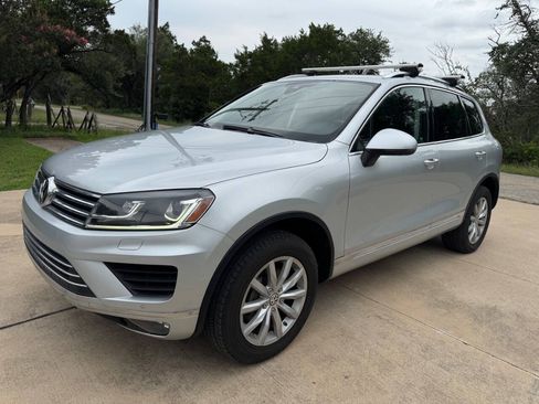 Used 2016 Volkswagen Touareg Sport AWD/4WD image 5