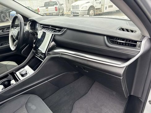 Used 2022 Jeep Grand Cherokee L Laredo w/ Luxury Tech Group I AWD/4WD image 37