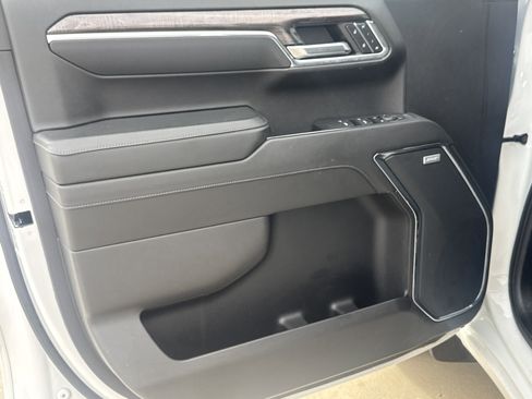 Used 2024 Chevrolet Silverado 1500 LTZ image 3