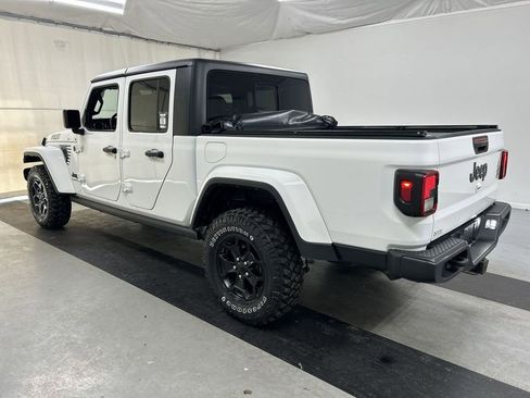 Used 2022 Jeep Gladiator Sport image 7