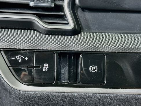 Used 2025 Kia Sportage LX FWD image 17