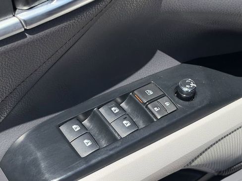 Used 2018 Toyota Camry XLE FWD image 20
