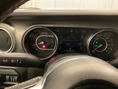 Used 2021 Jeep Gladiator Overland w/ Cold Weather Group image 15