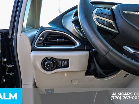 Used 2023 Chrysler Pacifica Touring-L FWD image 29