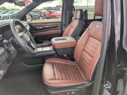 Used 2023 GMC Yukon Denali Ultimate AWD/4WD image 16
