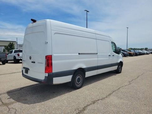 Used 2025 Mercedes-Benz Sprinter 2500 image 18