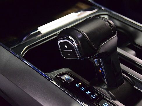 Used 2021 Ford F150 Lariat w/ Equipment Group 502A High image 27