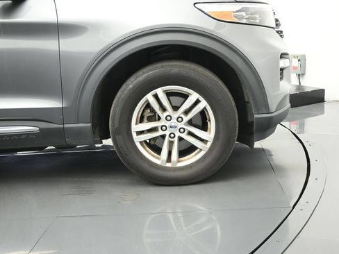 Used 2021 Ford Explorer XLT w/ Equipment Group 202A AWD/4WD image 7