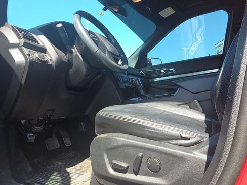 Used 2019 Ford Explorer XLT FWD image 10