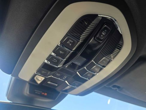 Used 2019 Porsche Macan AWD/4WD image 33