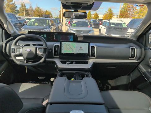 New 2025 Ford Expedition Active image 7